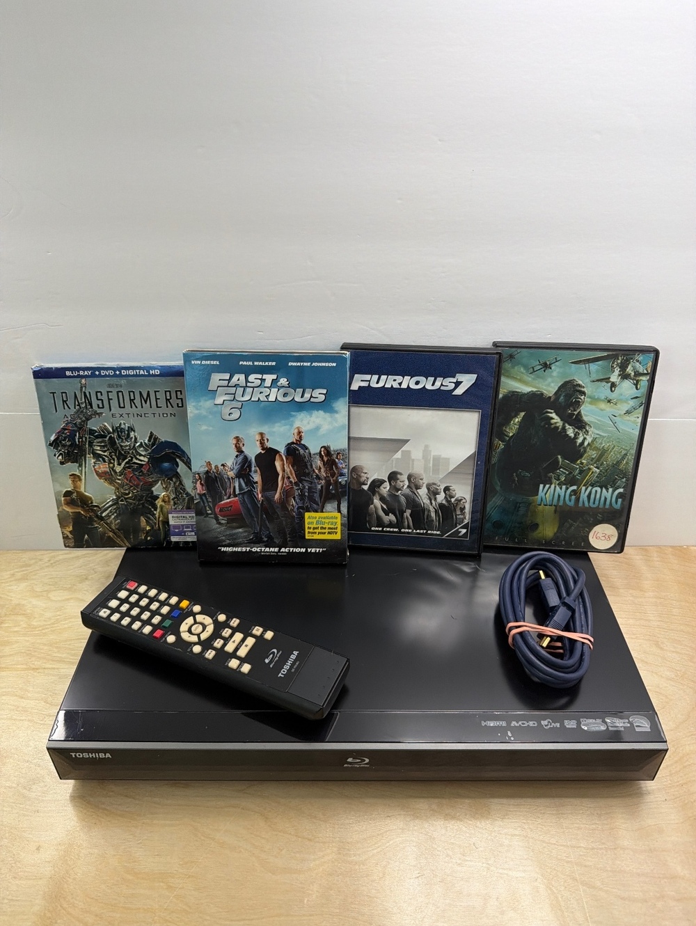 Toshiba Blu-ray Player BDX2000KU w/ Remote HDMI Cable 3 DVDs + 1 Blu-ray Movie